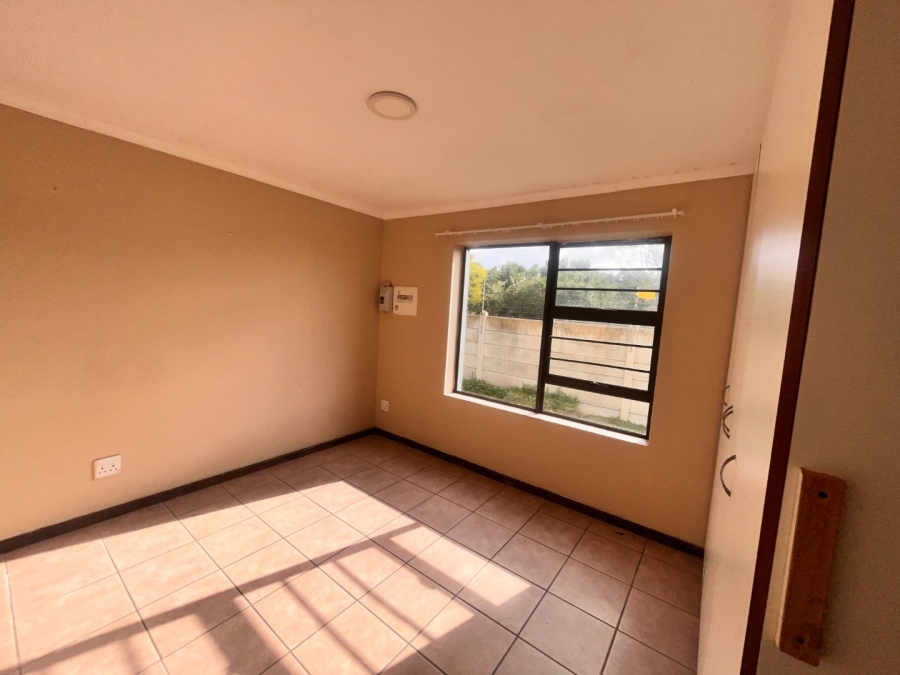 To Let 2 Bedroom Property for Rent in Aston Bay Eastern Cape